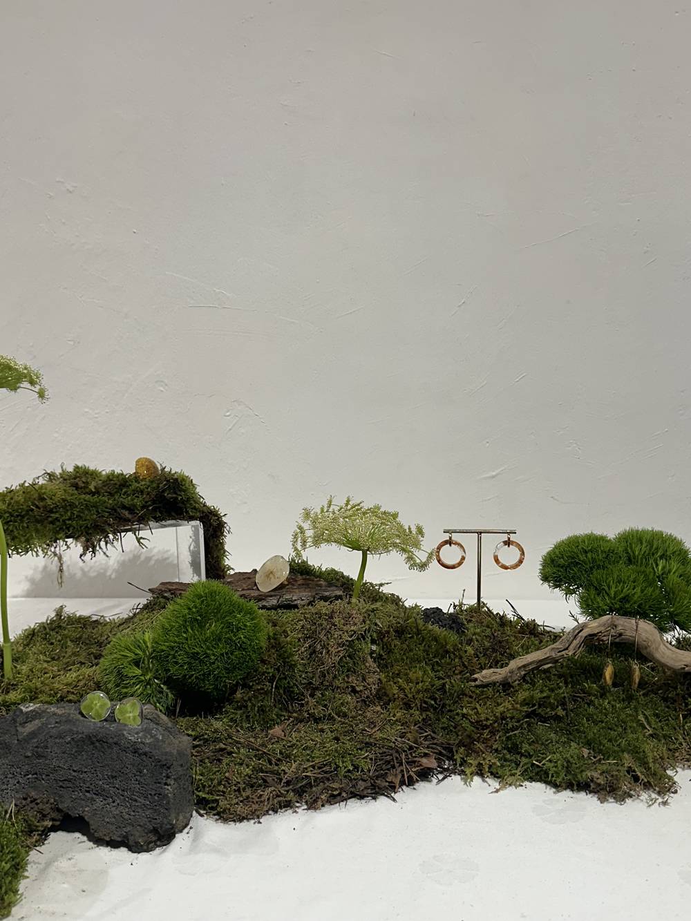 Suspended Green gallery image 3